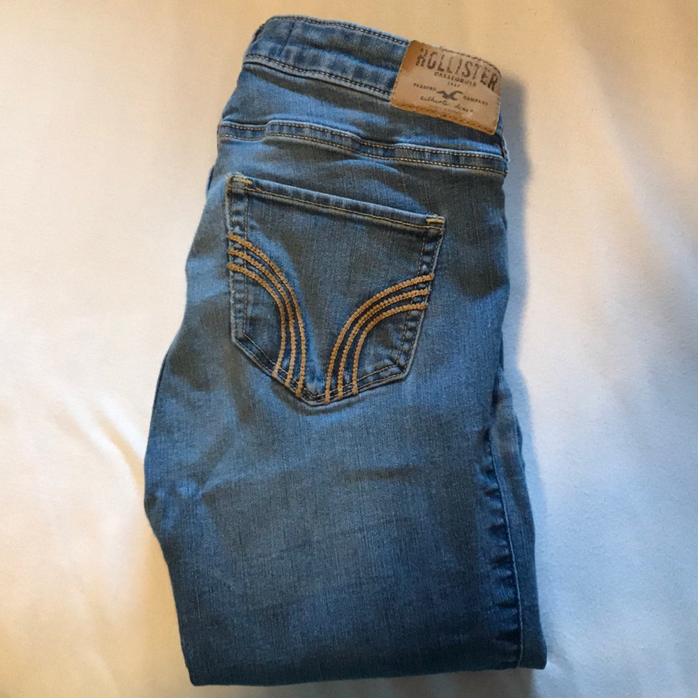 medium wash hollister jean